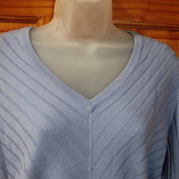 Banana Republic Light Blue Italian Merino Wool V-Neck Pullover Sweater Large - Picture 2 of 12